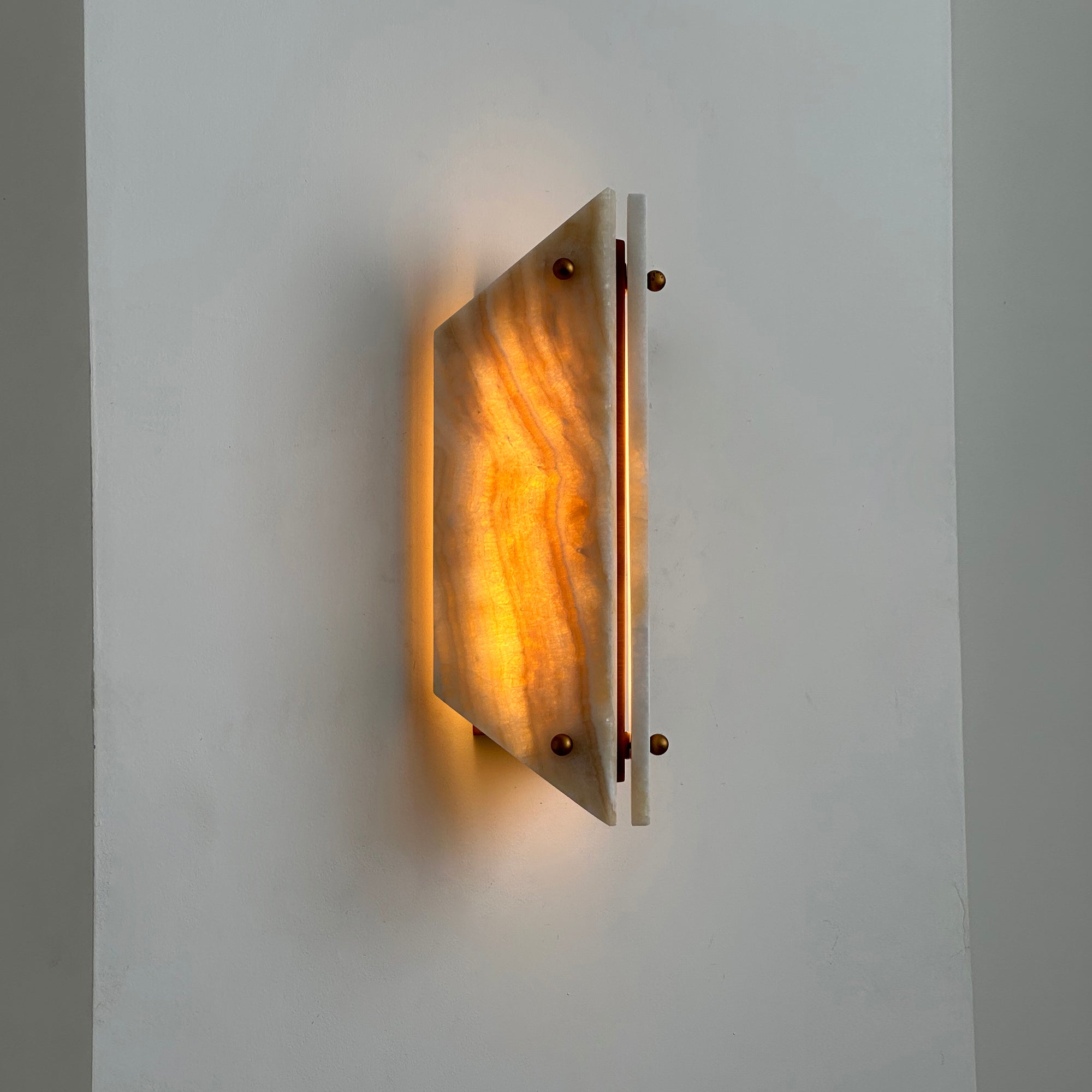 Freyza | Elaeira Stein-Alabaster-Wandleuchte – Schlafzimmer, Flur