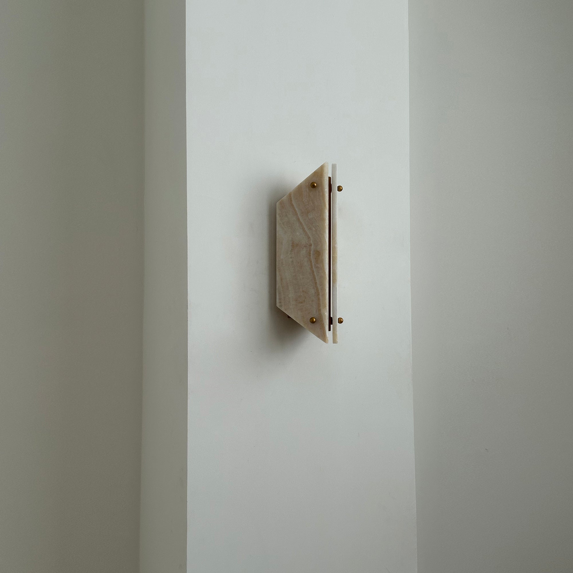 Freyza | Elaeira Stein-Alabaster-Wandleuchte – Schlafzimmer, Flur