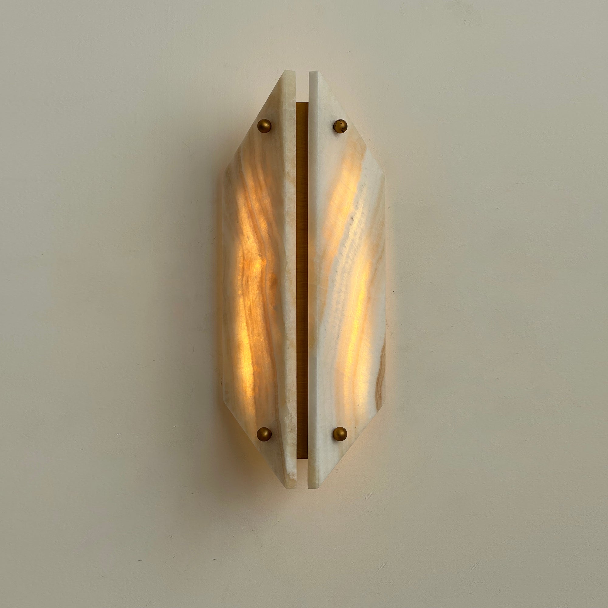 Freyza | Elaeira Stein-Alabaster-Wandleuchte – Schlafzimmer, Flur