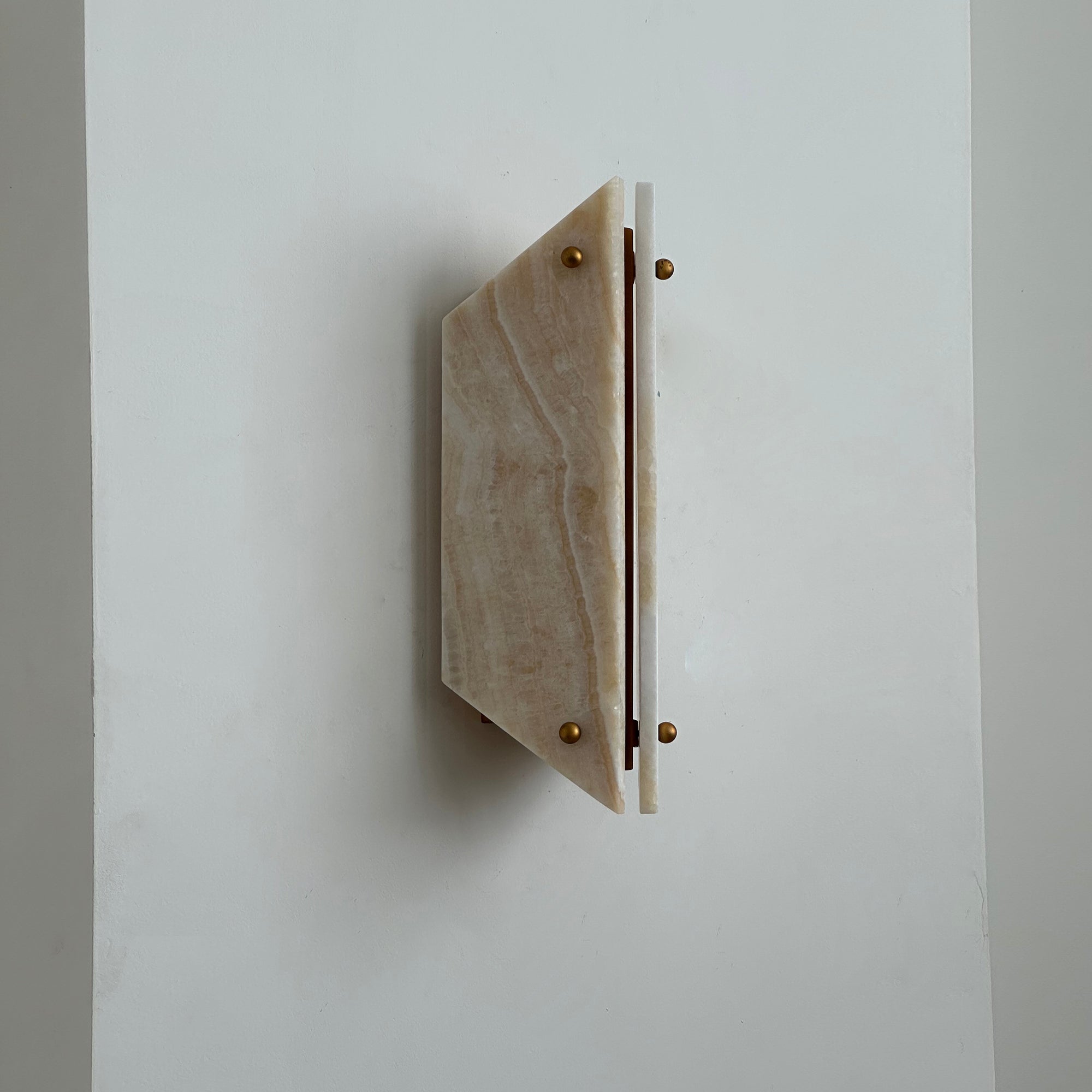 Freyza | Elaeira Stein-Alabaster-Wandleuchte – Schlafzimmer, Flur