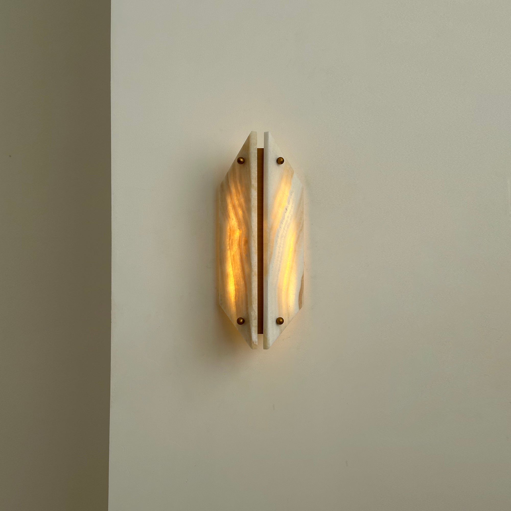 Freyza | Elaeira Stein-Alabaster-Wandleuchte – Schlafzimmer, Flur