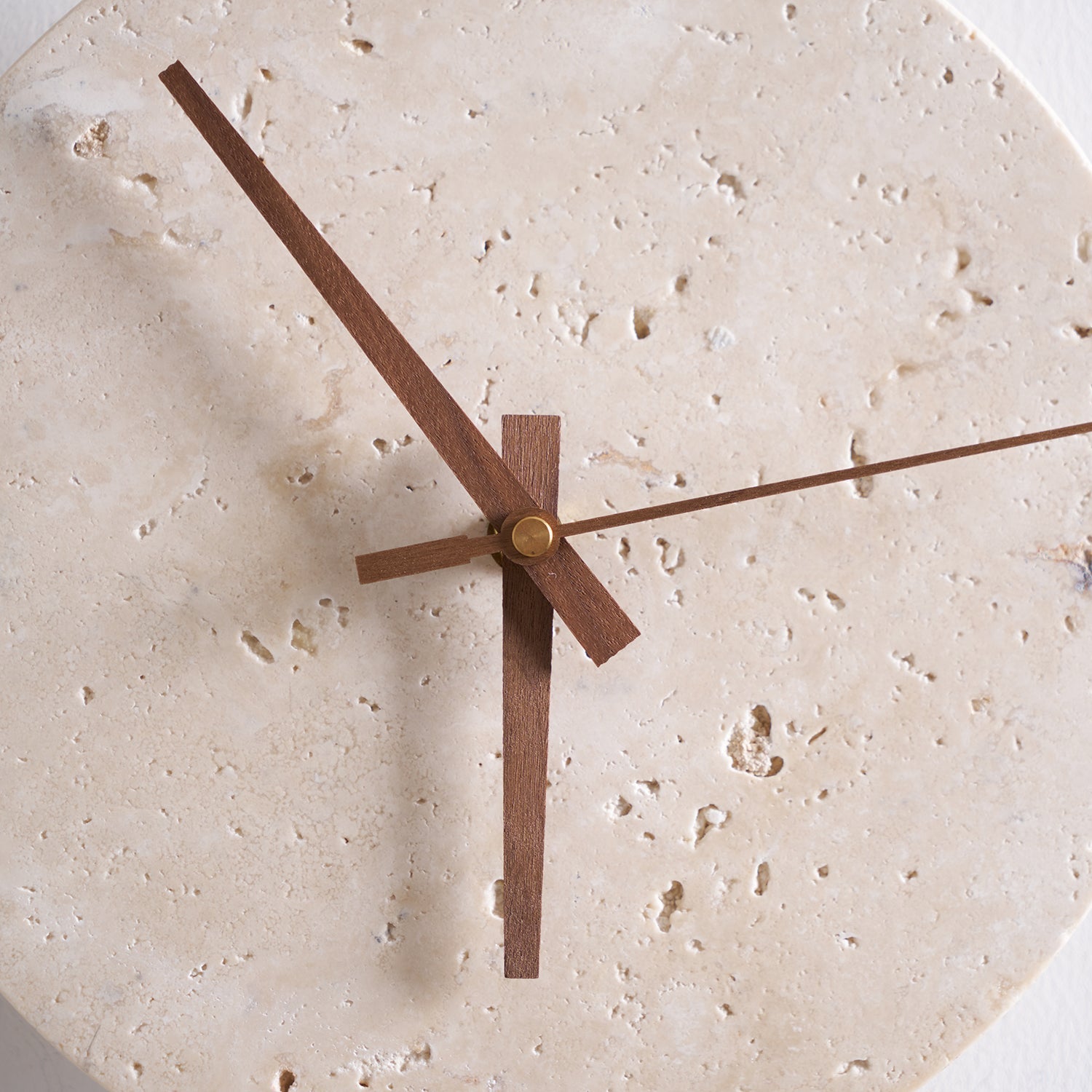 Freyza | Horloge murale en travertin et applique murale d’intérieur – chambre et salon