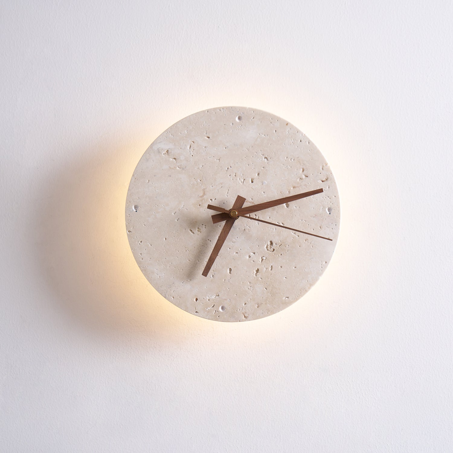 Freyza | Horloge murale en travertin et applique murale d’intérieur – chambre et salon