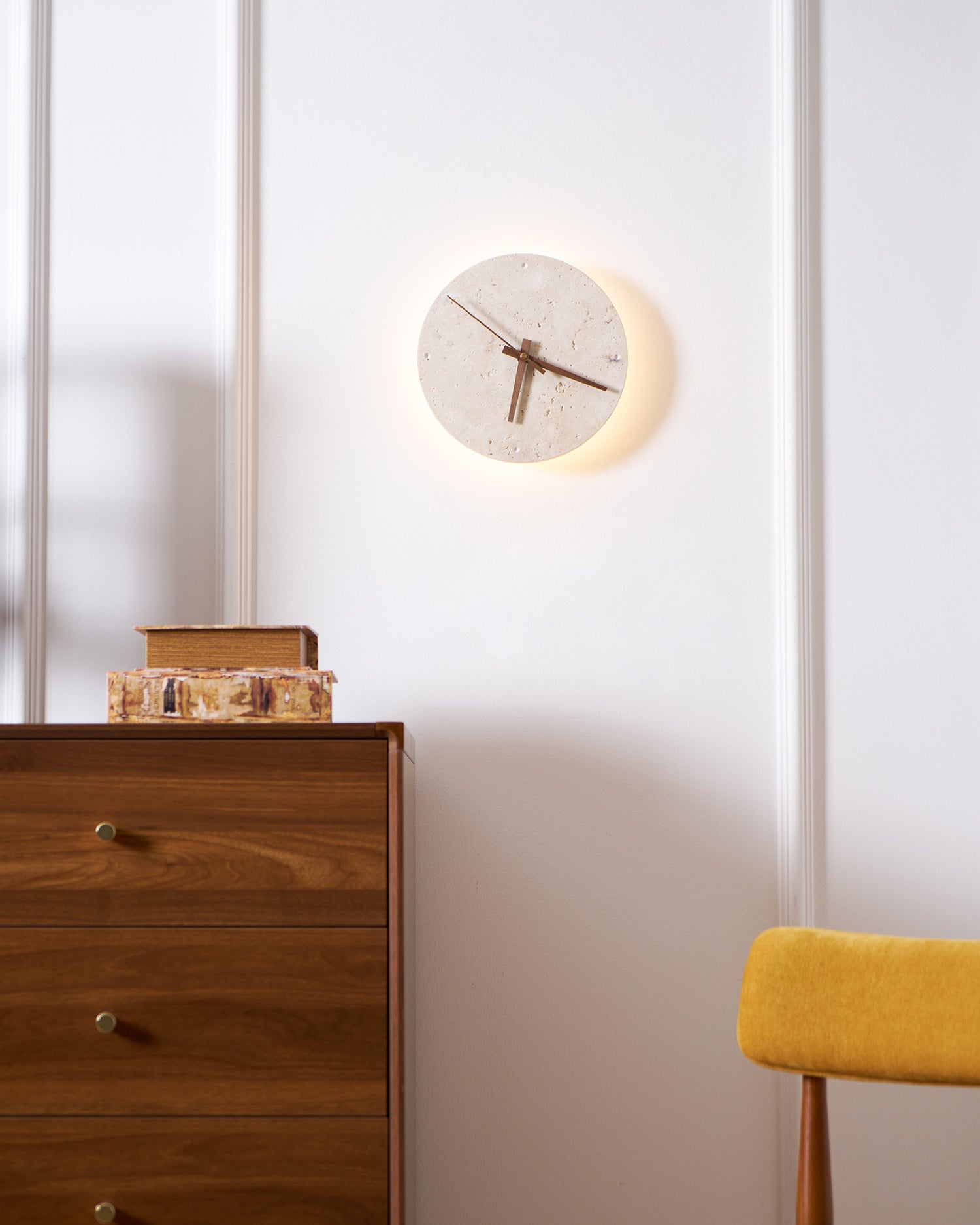 Freyza | Horloge murale en travertin et applique murale d’intérieur – chambre et salon