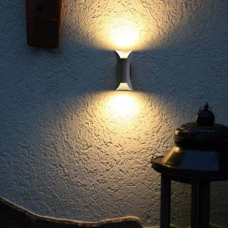 Freyza | Noxel geschwungene Außenwandlampe – Garten, Veranda, Außenbereich