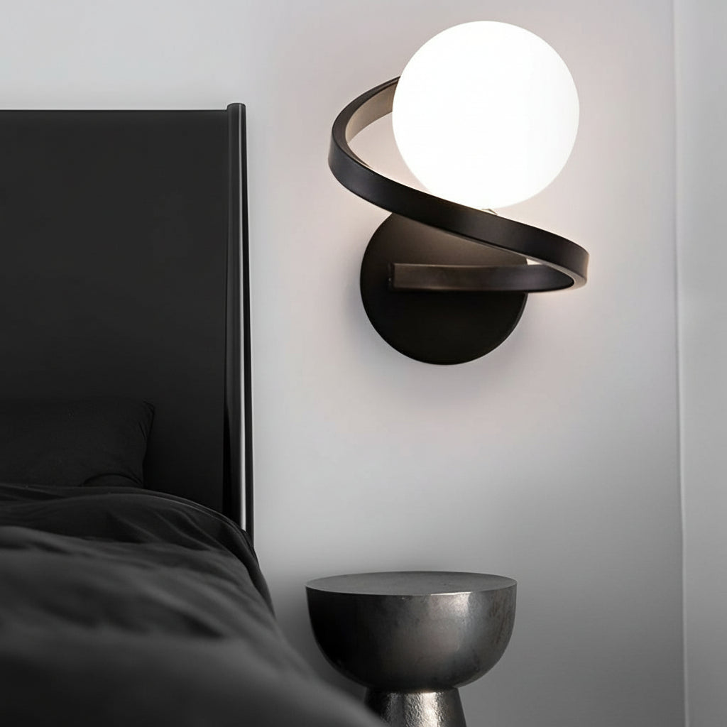 Freyza - Modern Curved Metal Wall Sconce – Creative Electroplated Iron & Glass Wall Lamp (E27, Gold/Black)