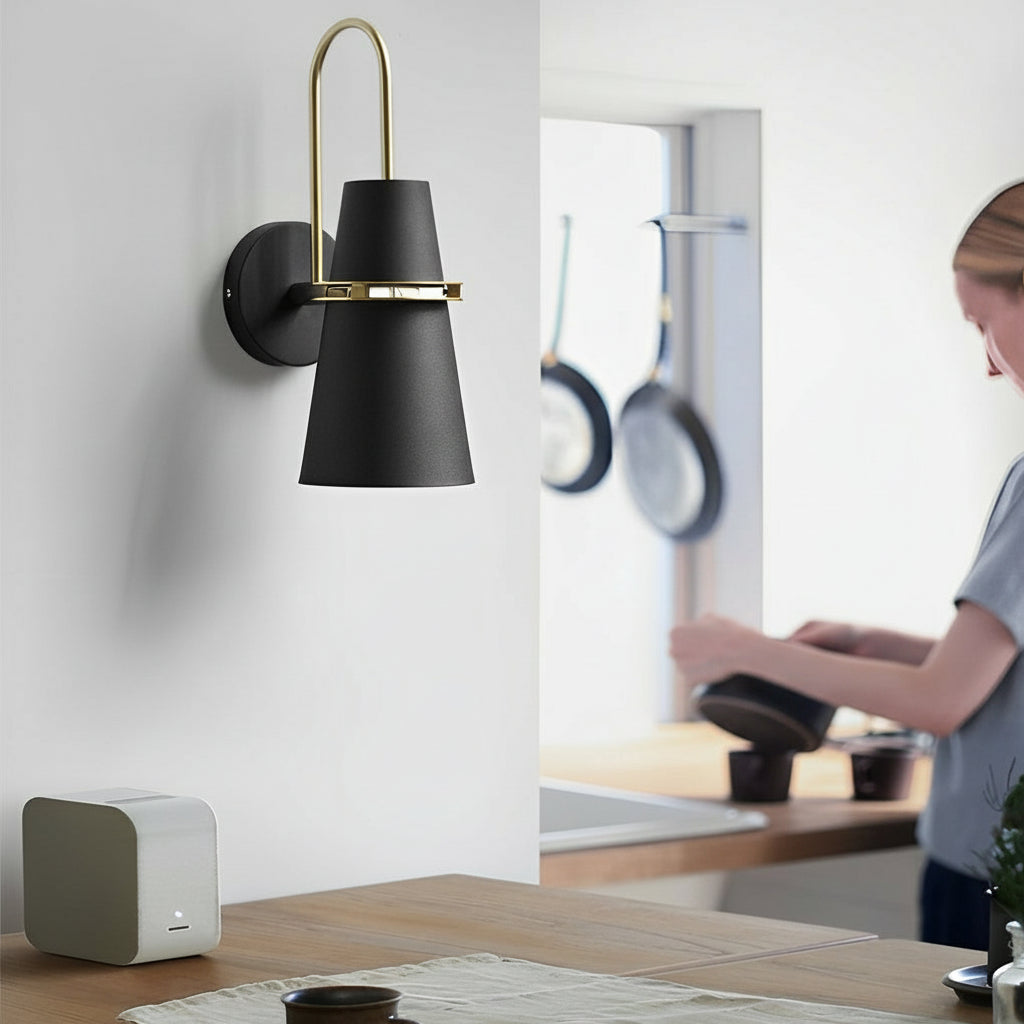 Freyza - Moderne nordische kreative Eisen-Wandleuchte – Minimalistische matte Metall-Wandlampe (E26/E27)