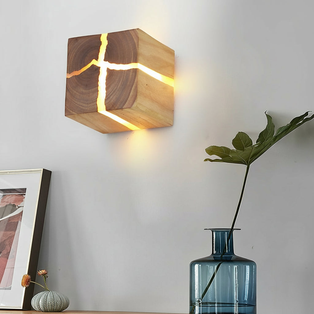 Freyza - Wood Wall Sconce – Square Cracked Grain Resin LED (G4 Warm White & 8x8cm)