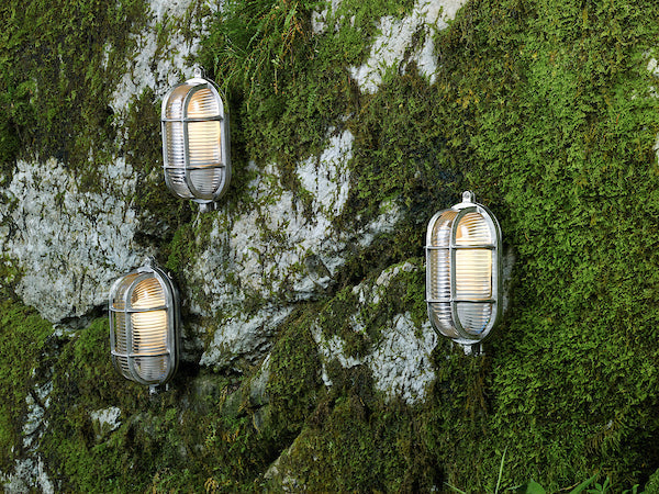 Freyza – David Hunt Admiral kleine ovale Bulkhead-Wandleuchte aus Nickel, IP64
