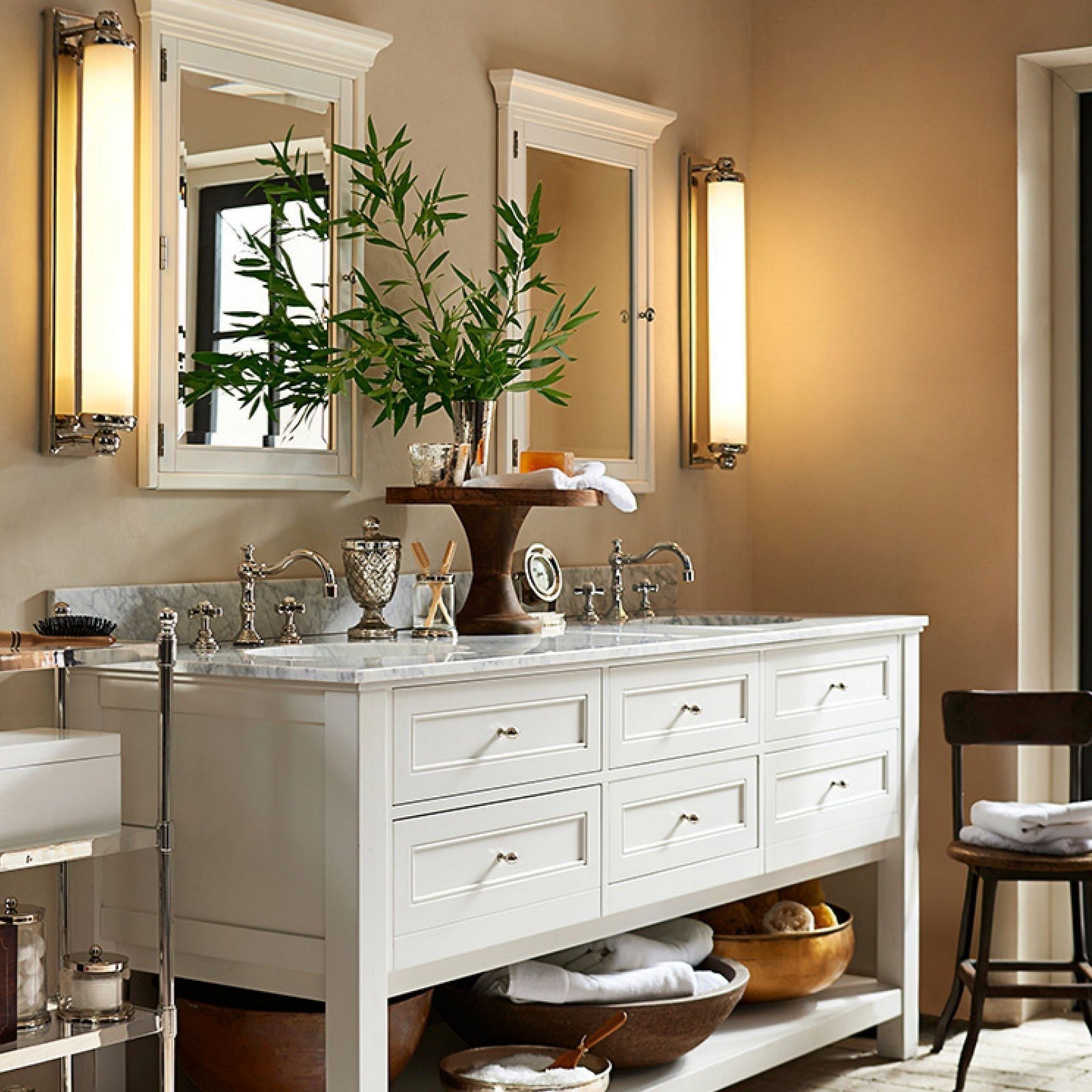 Freyza | Wall Sconce – Contemporary Living Room Hallway