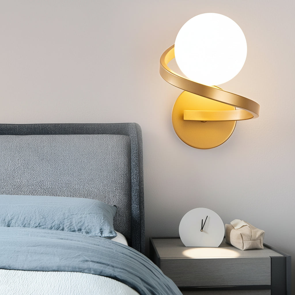 Freyza - Modern Curved Metal Wall Sconce – Creative Electroplated Iron & Glass Wall Lamp (E27, Gold/Black)