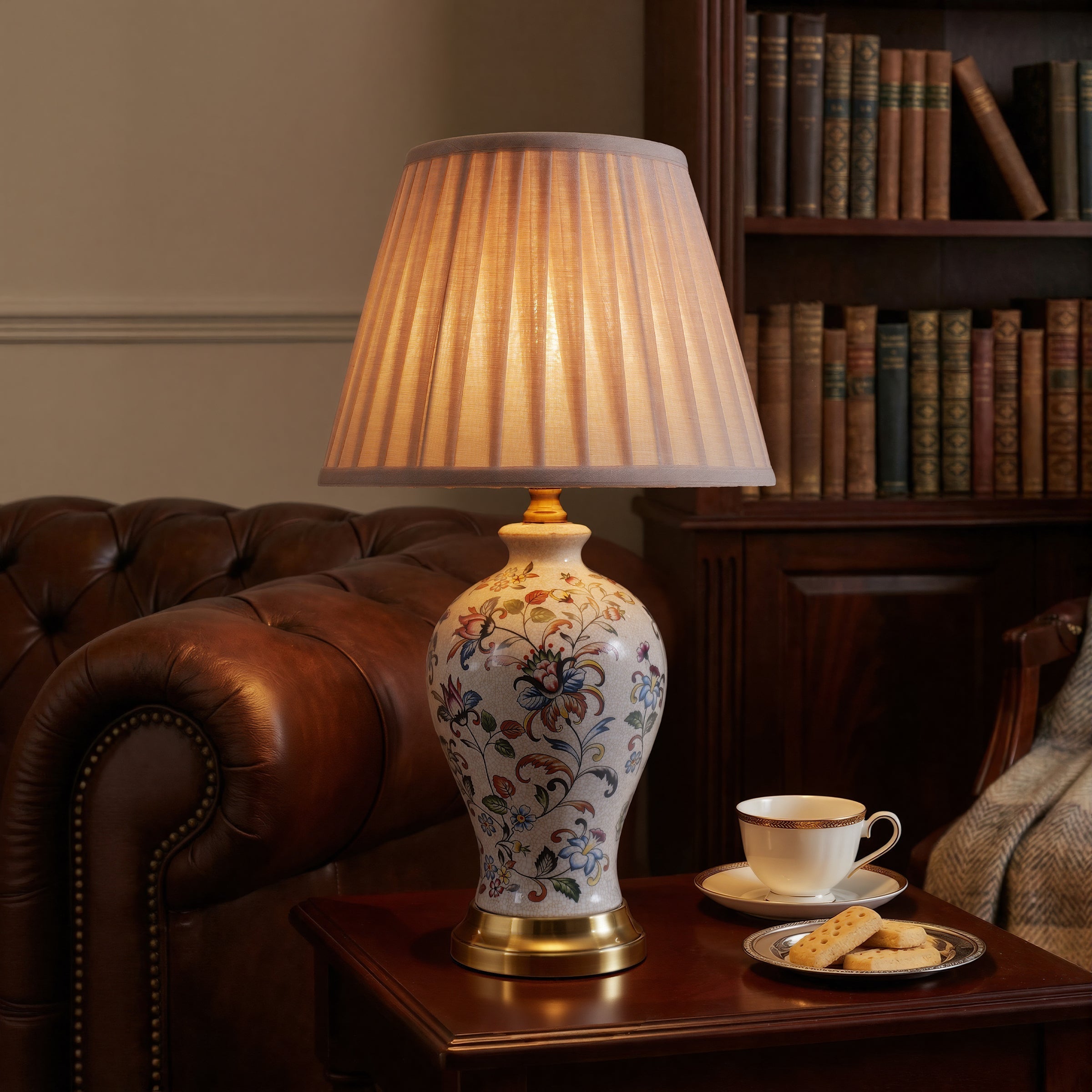 Porcelain Elegance | Timeless Hand-Painted Chinoiserie Table Lamp 3