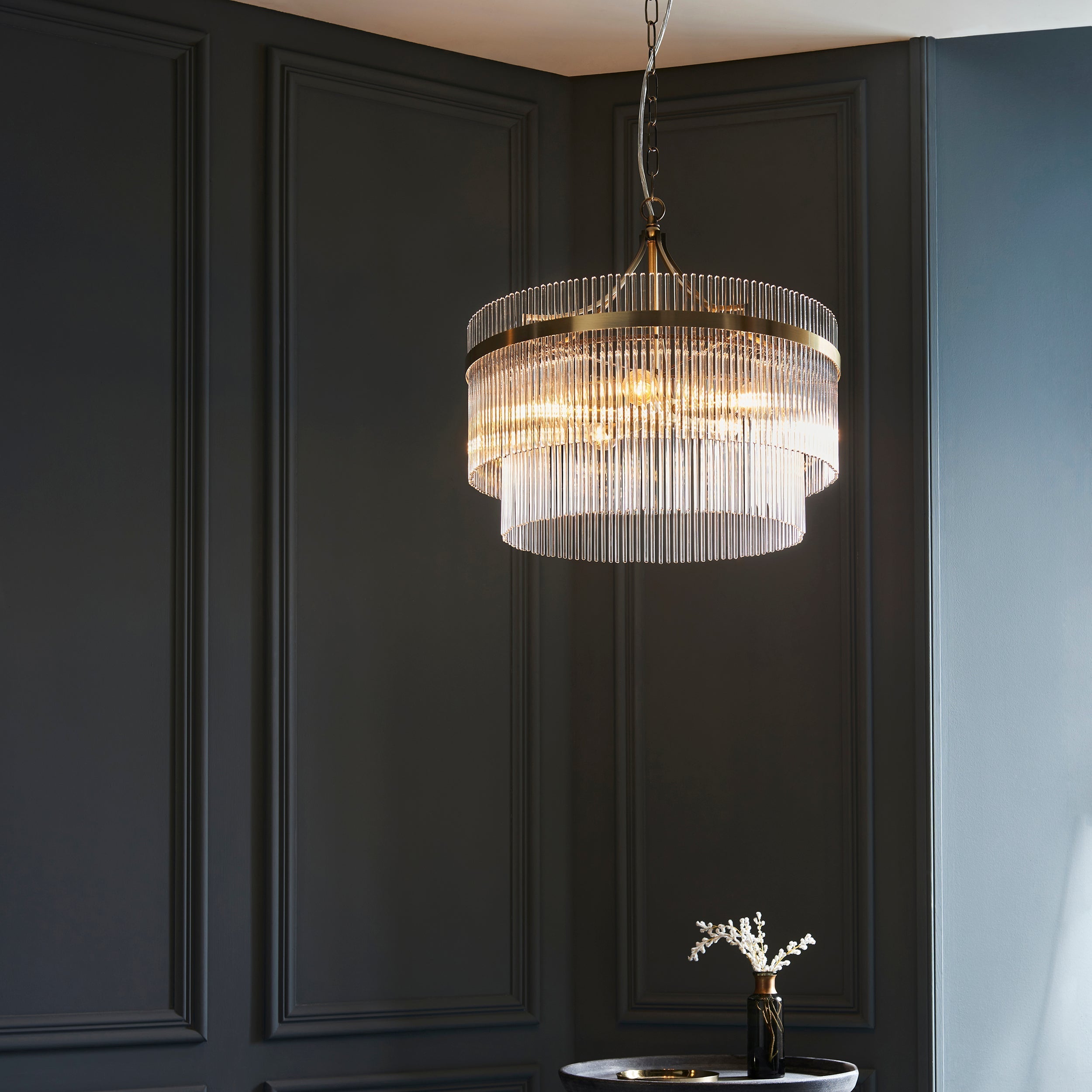 Freyza – Lustre Endon Marietta 5 lumières en laiton antique et verre