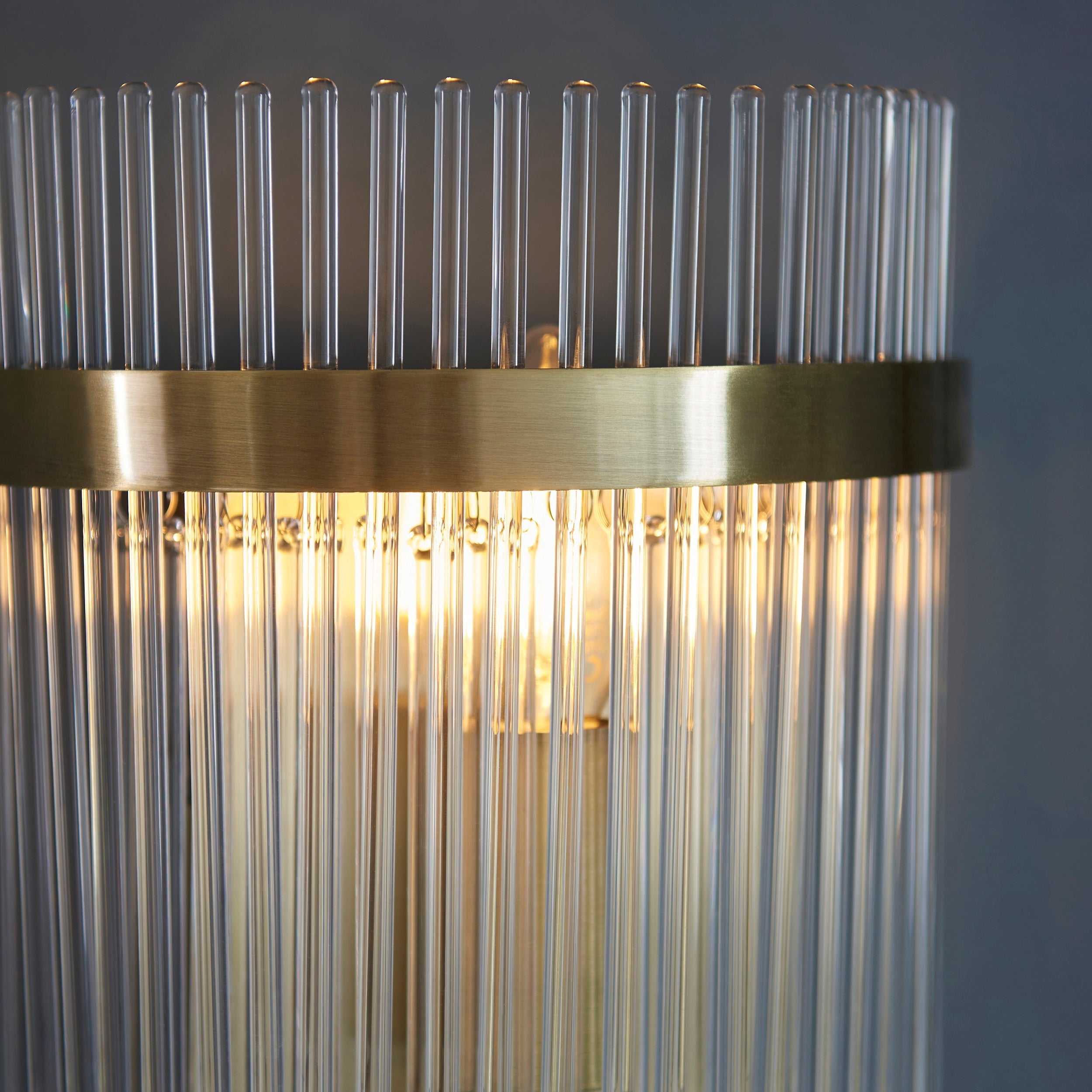 Freyza – Endon Marietta Wandleuchte aus antikem Messing und Glas
