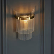 Freyza – Endon Marietta Wandleuchte aus antikem Messing und Glas
