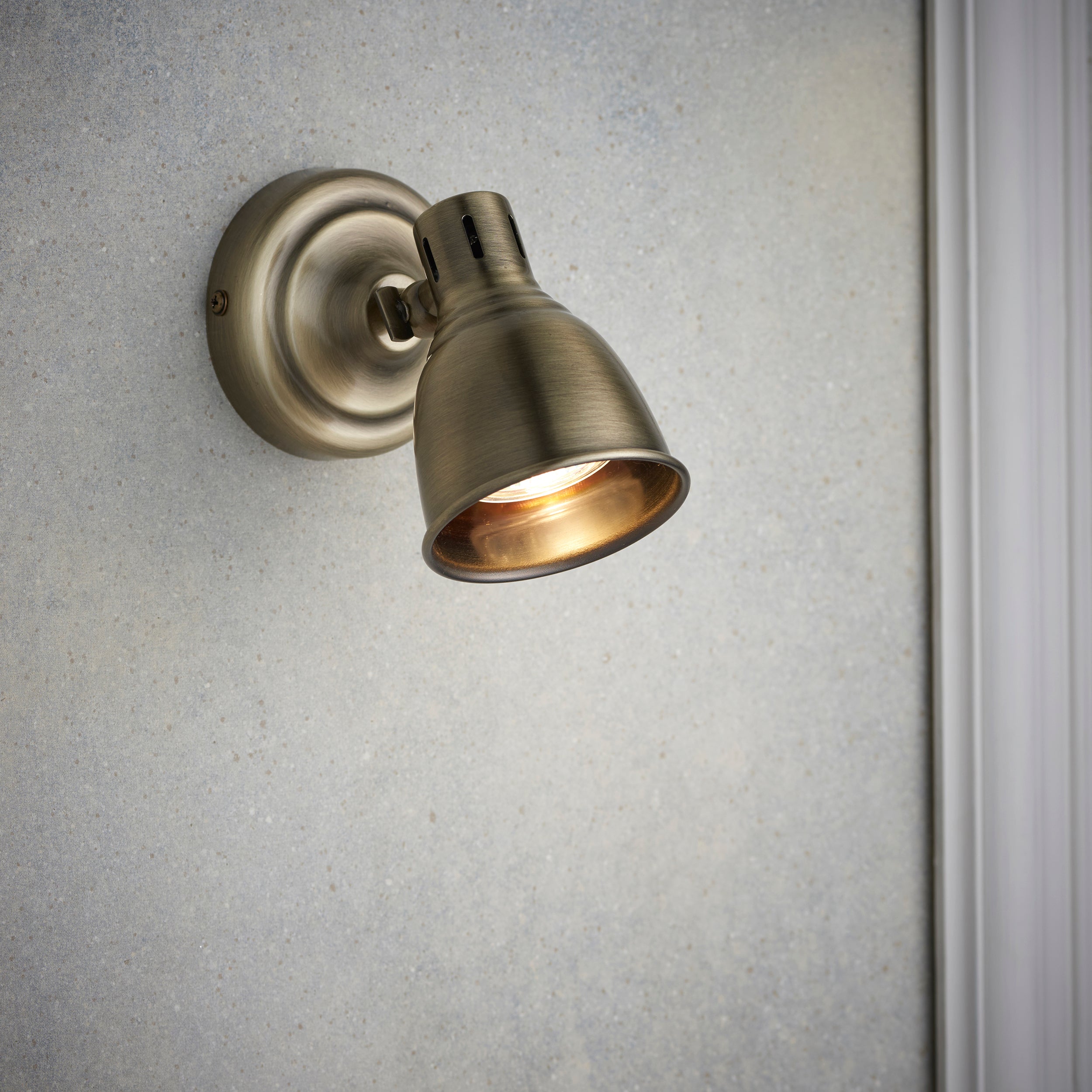 Freyza - Spot simple Endon Westbury en laiton antique