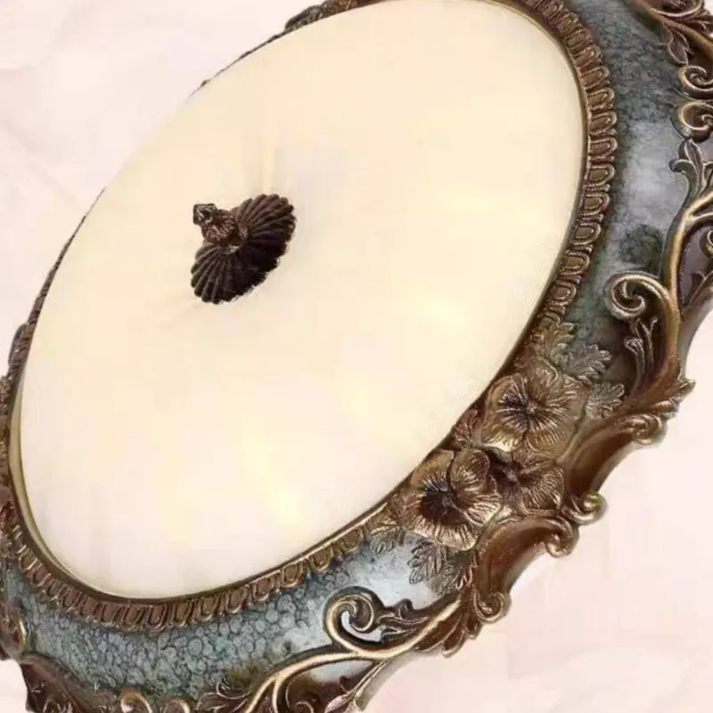 Freyza | Plafonnier à ras de plafond en résine et laiton – Chambre, couloir, cuisine