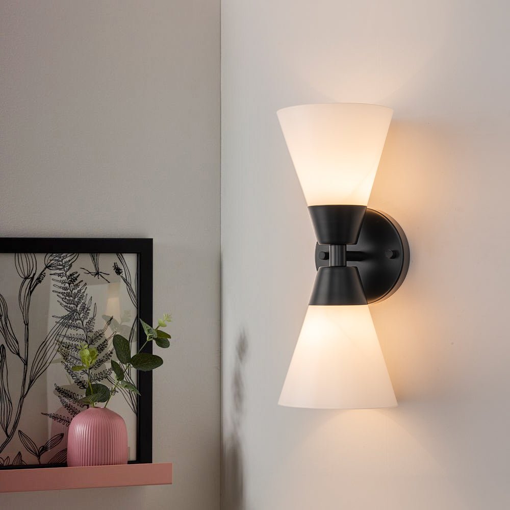 Freyza | Eirikur Wandleuchte aus Opalglas im Mid-Century-Stil – Wohnzimmer und Flur im Mid-Century-Stil