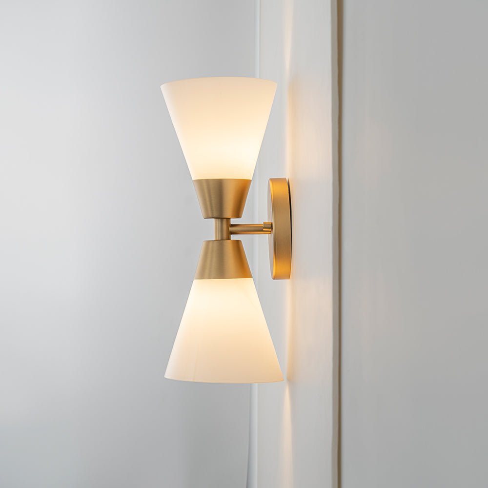 Freyza | Eirikur Wandleuchte aus Opalglas im Mid-Century-Stil – Wohnzimmer und Flur im Mid-Century-Stil