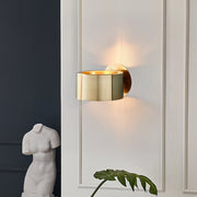 Freyza | Zorunix Minimalist Brass Brass Wall Sconce – Minimalist Living Room Hallway