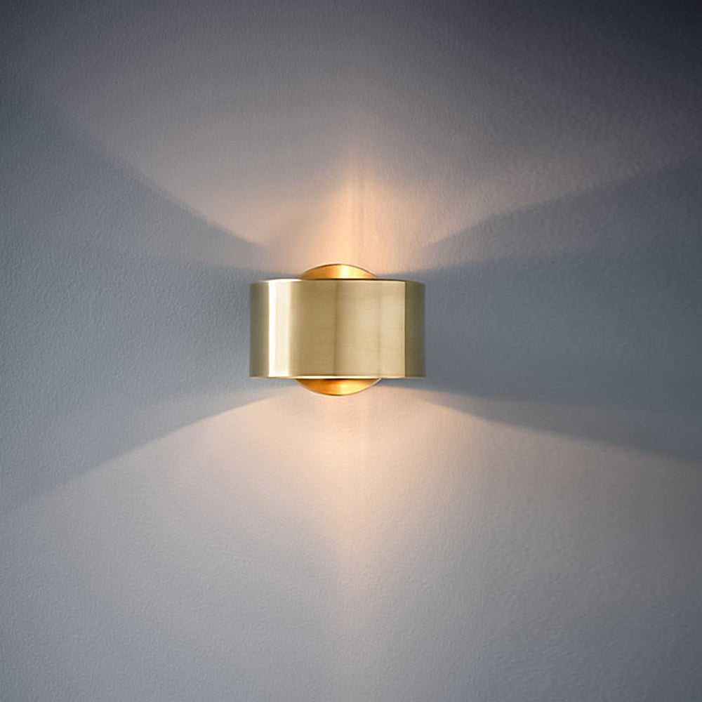 Freyza | Zorunix Minimalist Brass Brass Wall Sconce – Minimalist Living Room Hallway