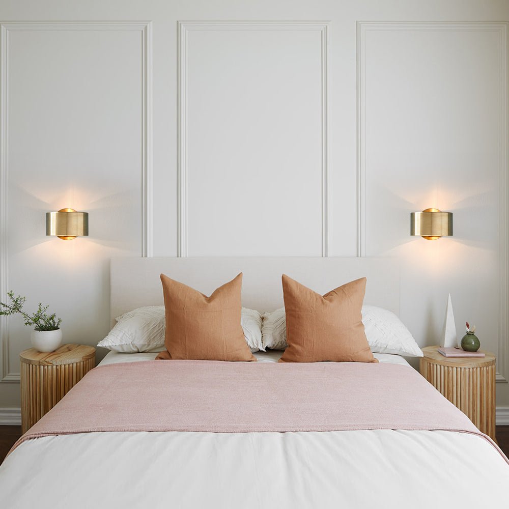 Freyza | Zorunix Minimalist Brass Brass Wall Sconce – Minimalist Living Room Hallway