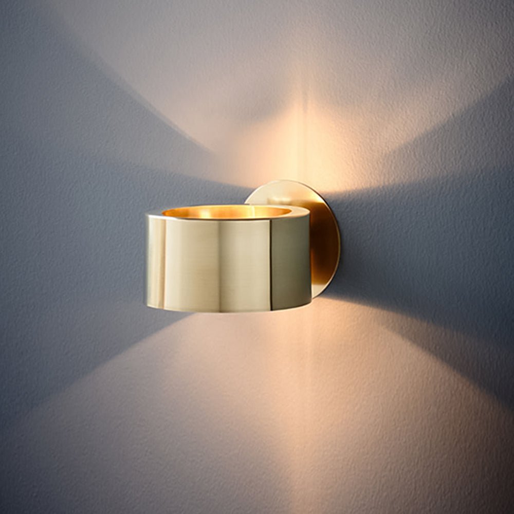 Freyza | Zorunix Minimalist Brass Brass Wall Sconce – Minimalist Living Room Hallway