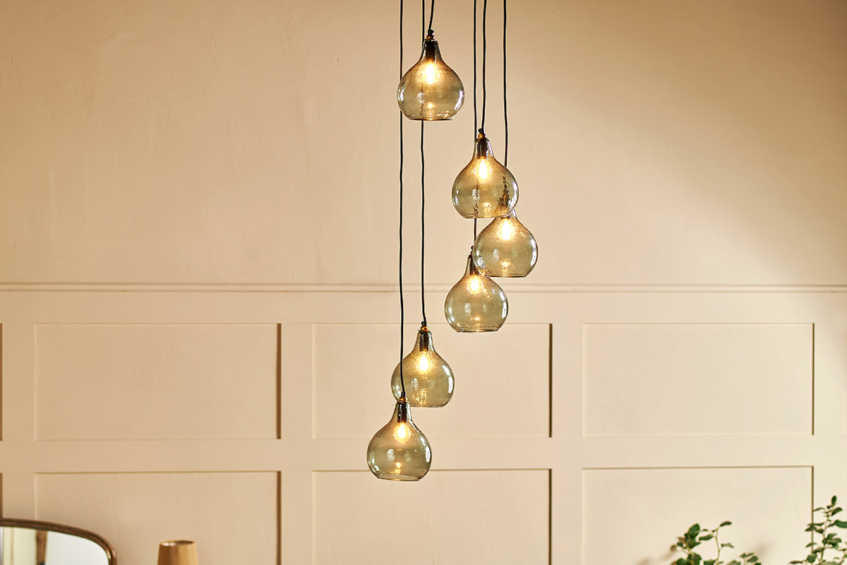 Freyza – Nkuku Ziva 6-flammige Cluster-Pendelleuchte aus recyceltem grünem Rauchglas