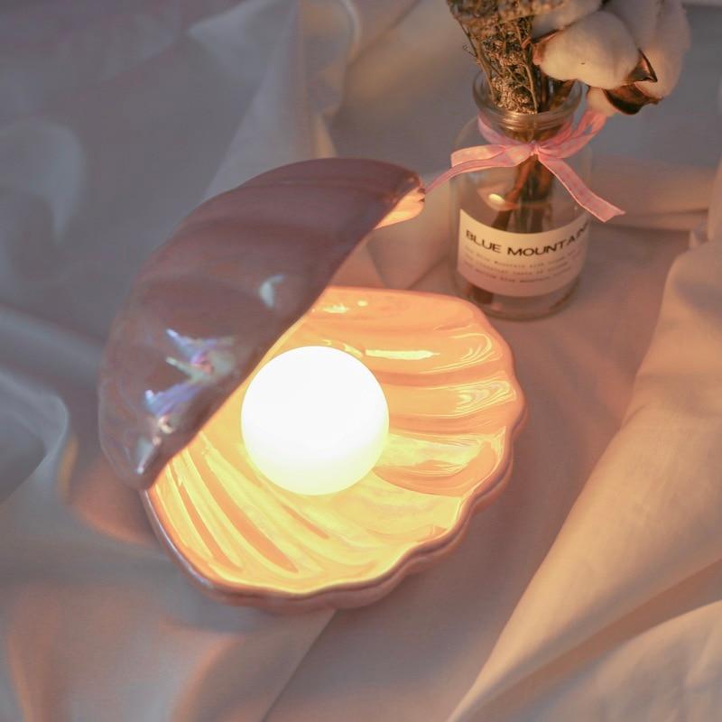 Freyza - Sirenita - Pearl & Shell Desk Lamp