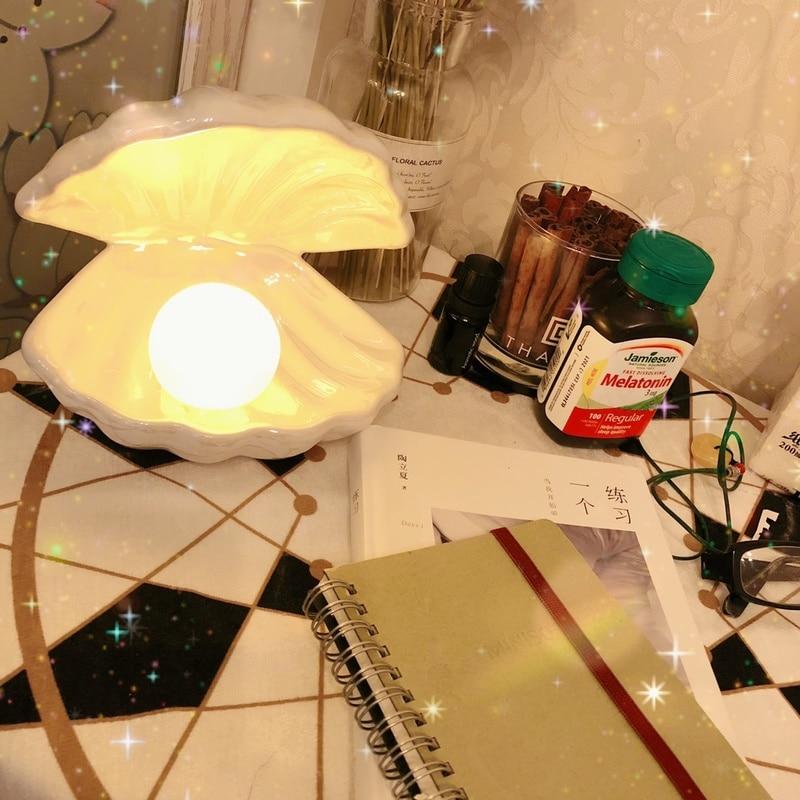 Freyza - Sirenita - Pearl & Shell Desk Lamp