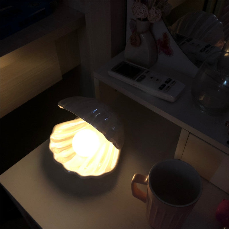 Freyza - Sirenita - Pearl & Shell Desk Lamp
