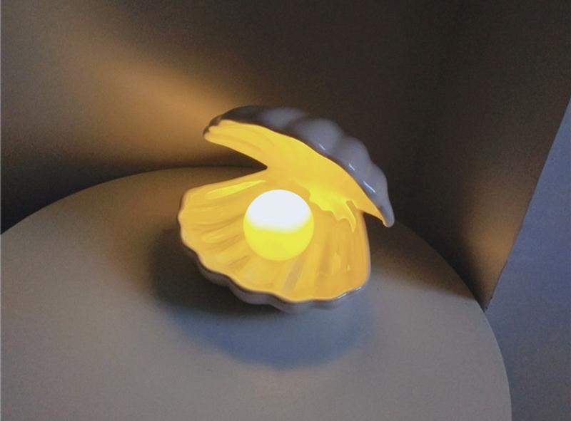 Freyza - Sirenita - Pearl & Shell Desk Lamp