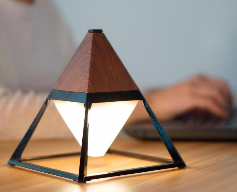 Freyza – pyramidenförmige, berührungsgesteuerte Diamantlampe