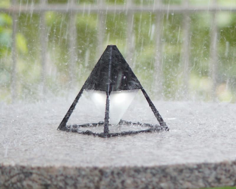 Freyza – pyramidenförmige, berührungsgesteuerte Diamantlampe