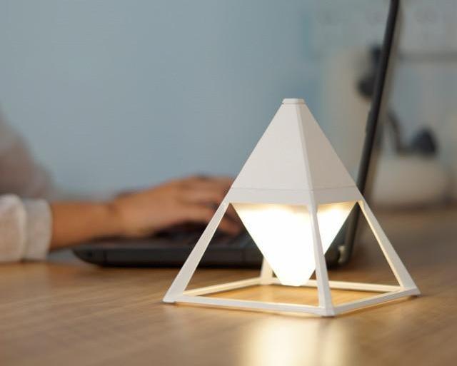 Freyza – pyramidenförmige, berührungsgesteuerte Diamantlampe