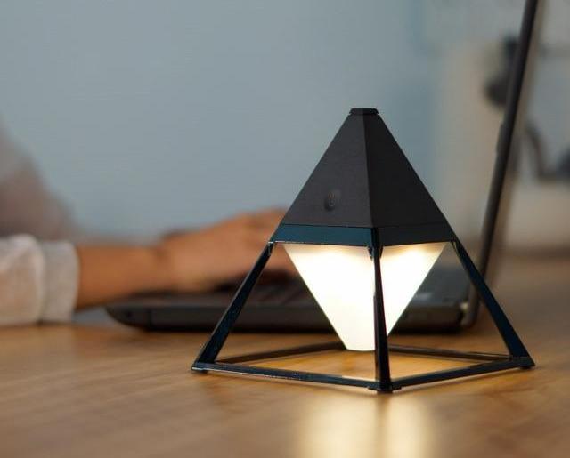 Freyza – pyramidenförmige, berührungsgesteuerte Diamantlampe