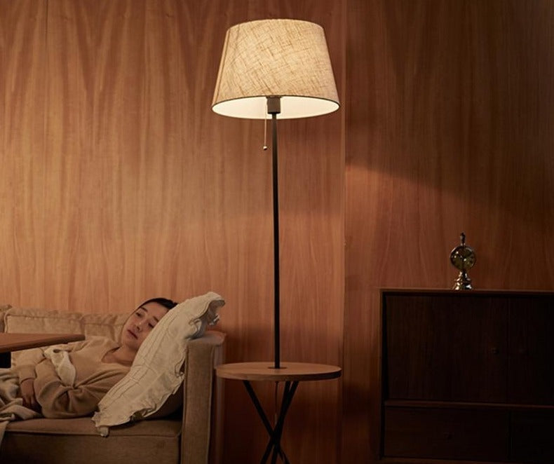 Freyza – Lance – Moderner nordischer Beistelltisch und Lampe