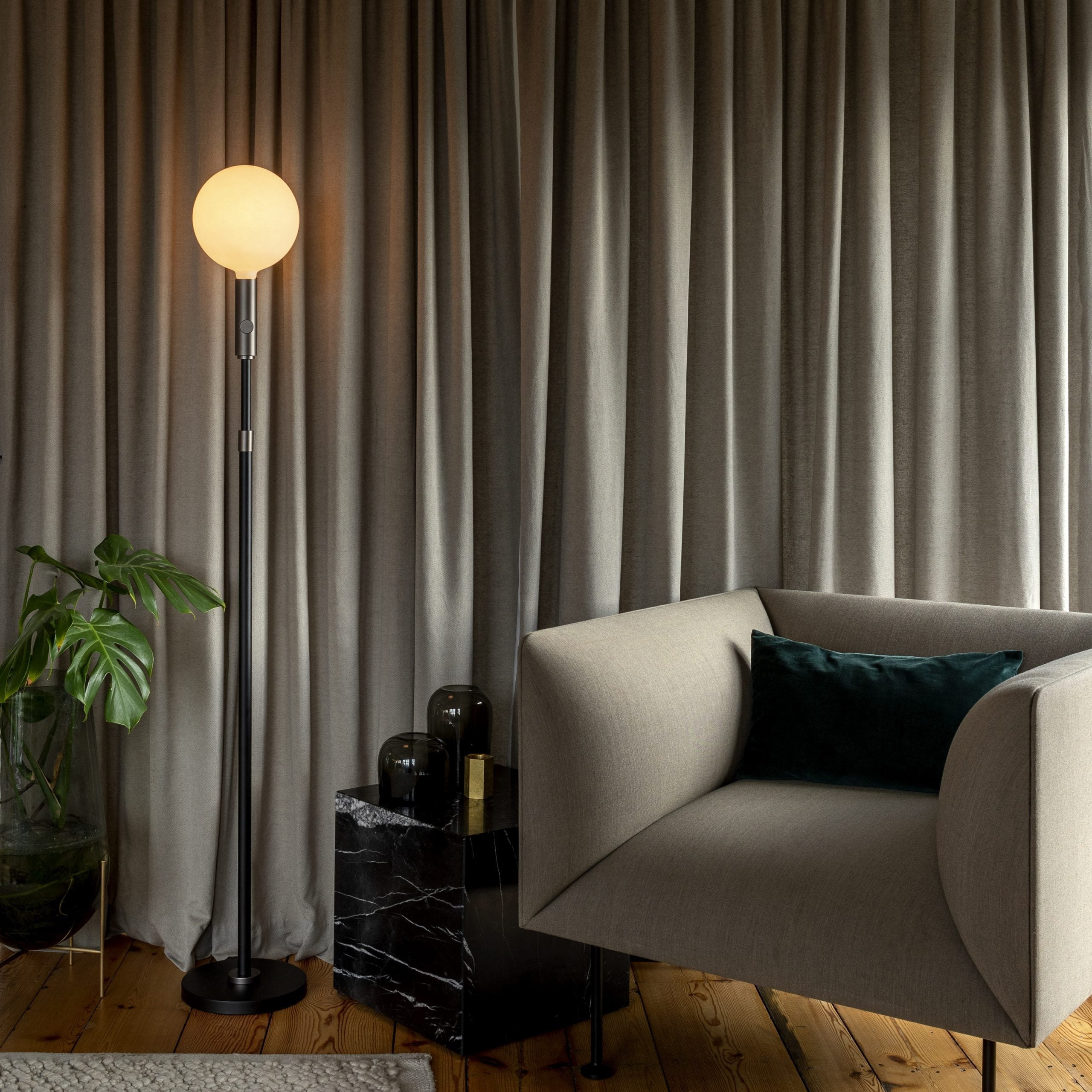 Freyza - Lampadaire réglable Tala Poise graphite