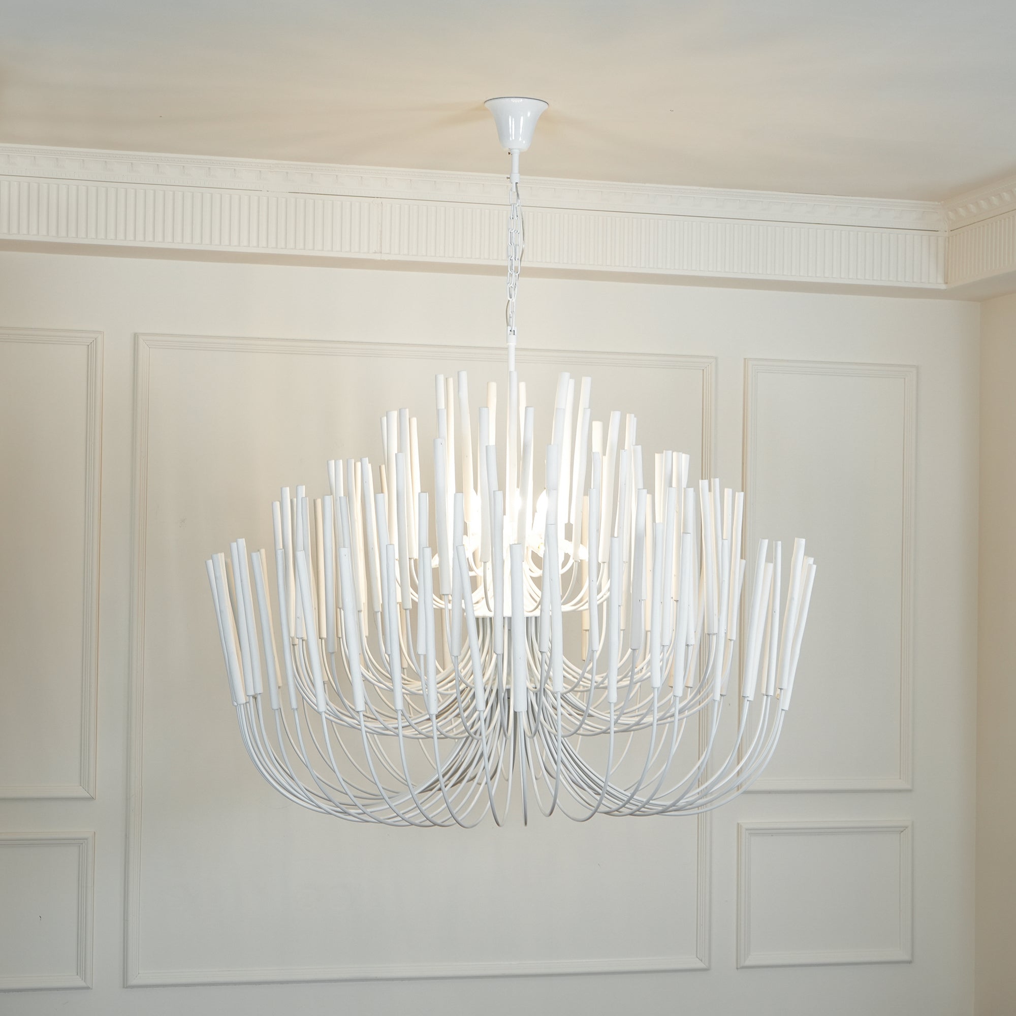 Lustre en bois de luxe postmoderne à plusieurs lampes Freyza | Ulshayra – Salle à manger et salon modernes