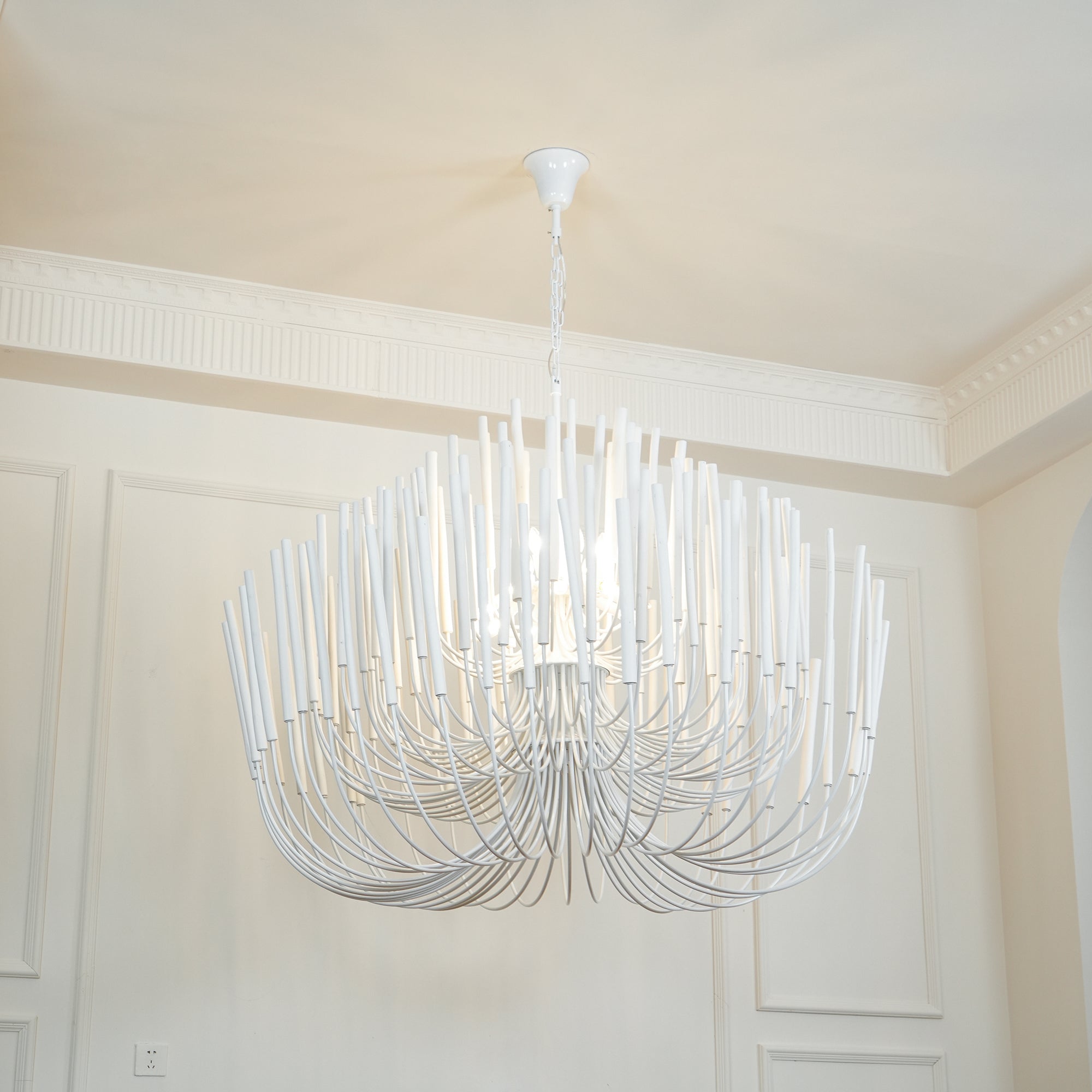 Lustre en bois de luxe postmoderne à plusieurs lampes Freyza | Ulshayra – Salle à manger et salon modernes