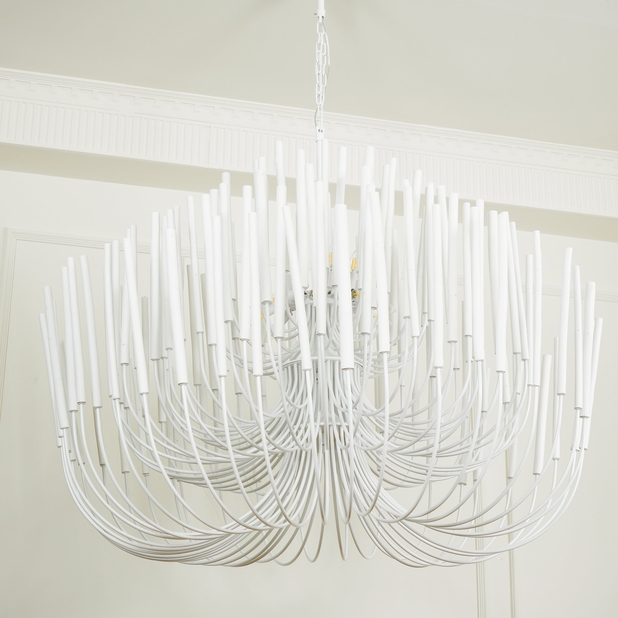 Lustre en bois de luxe postmoderne à plusieurs lampes Freyza | Ulshayra – Salle à manger et salon modernes